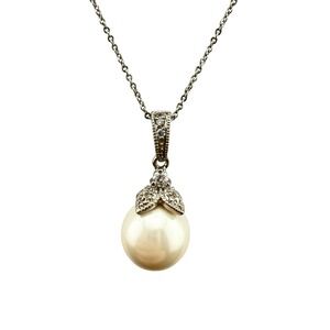 Elegant Faux Pearl Necklace with Sparkling Rhinestone Pendant Silver Tone Chain